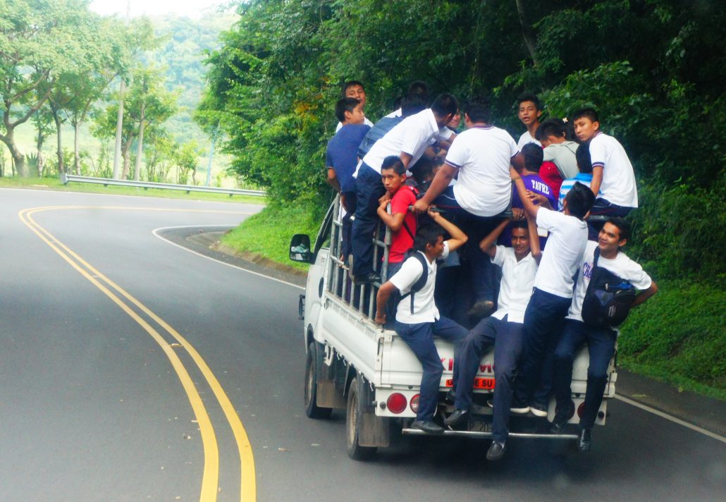 Schulbus nach Morazán