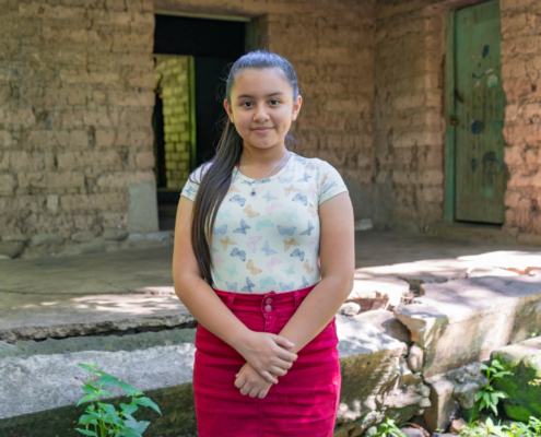 Die 10-jährige Libny träumt davon, als Bauingenieurin zu arbeiten. Dank des Programms für Bildungsinnovation kommt Libny ihrem Traum ein Stück näher.